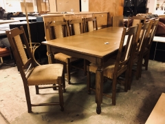 Matbord + 8st stolar